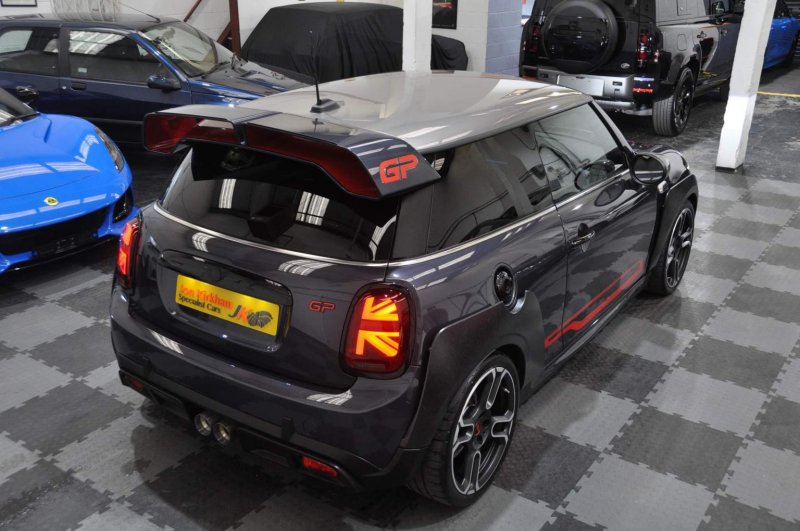 MINI HATCH
