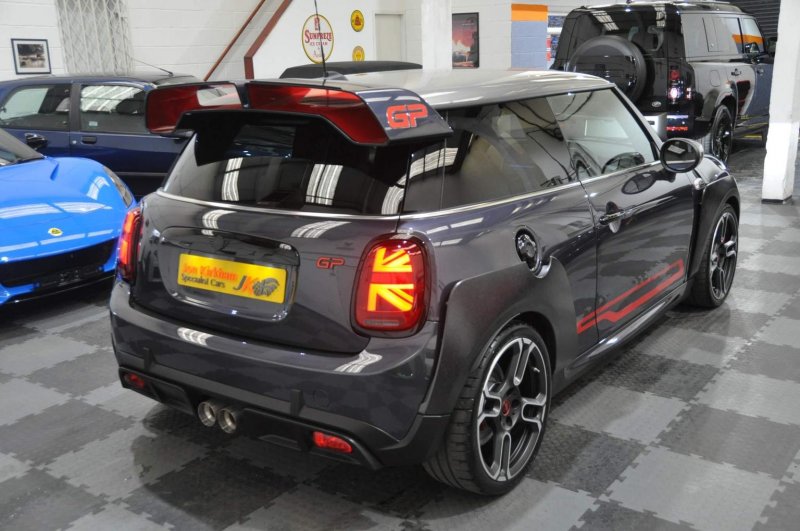 MINI HATCH