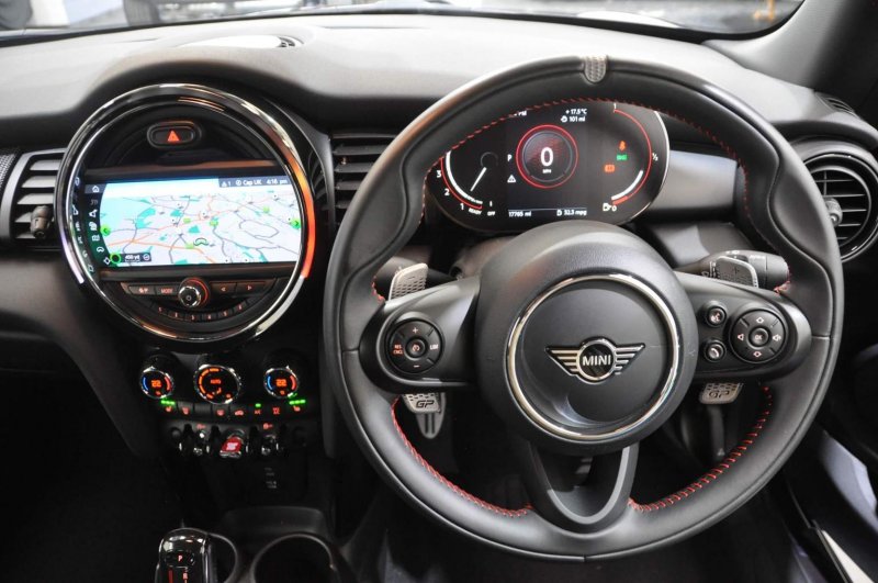 MINI HATCH