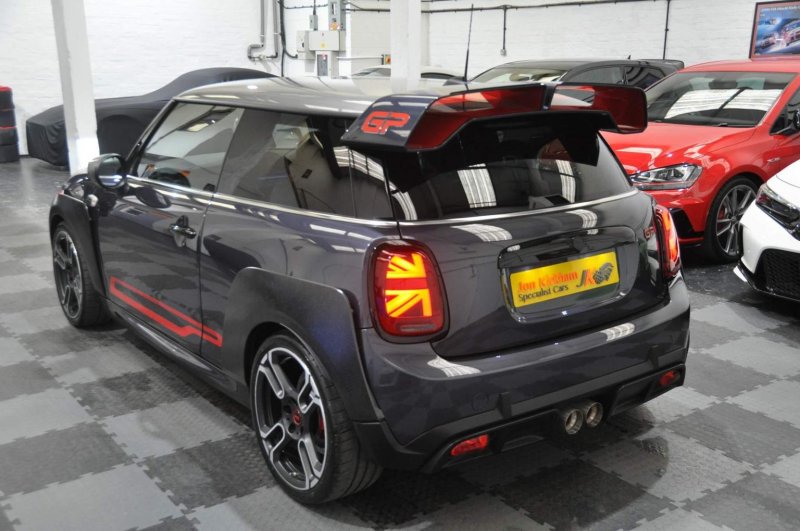 MINI HATCH