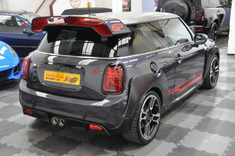 MINI HATCH