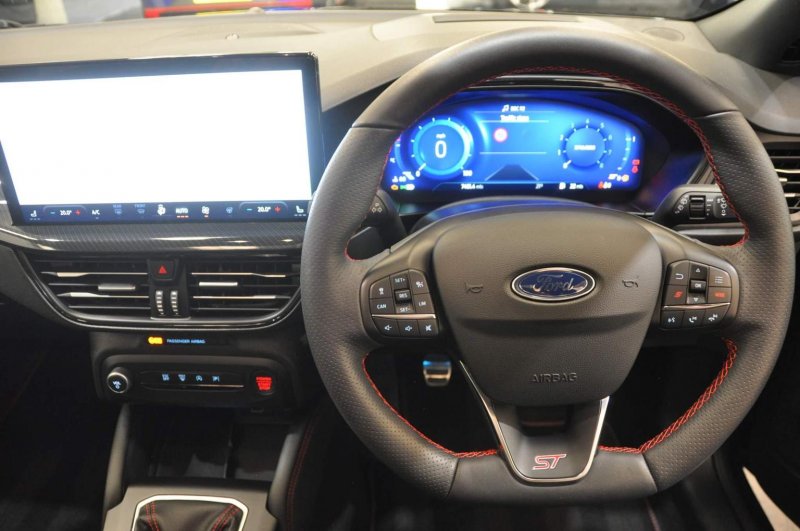 FORD FOCUS