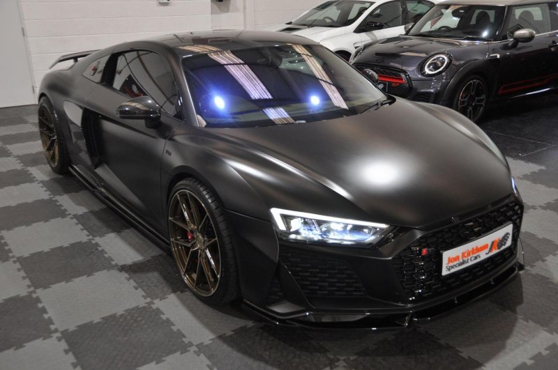AUDI R8