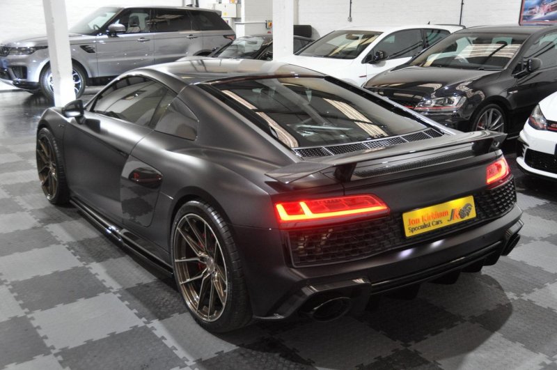 AUDI R8