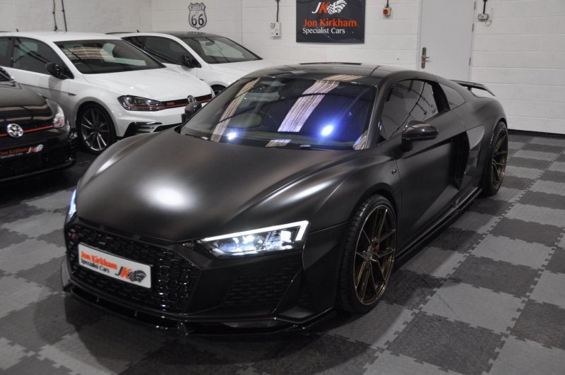 AUDI R8