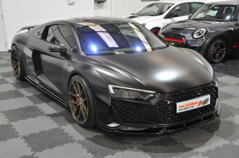 AUDI R8
