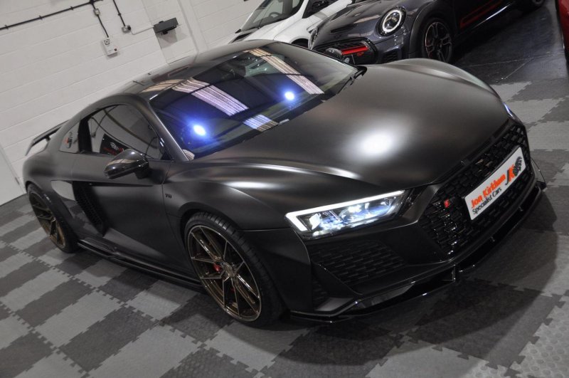 AUDI R8