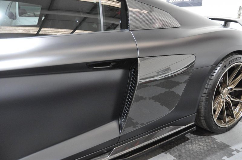 AUDI R8