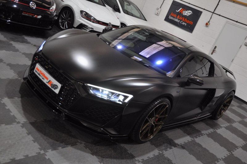 AUDI R8