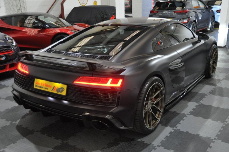 AUDI R8