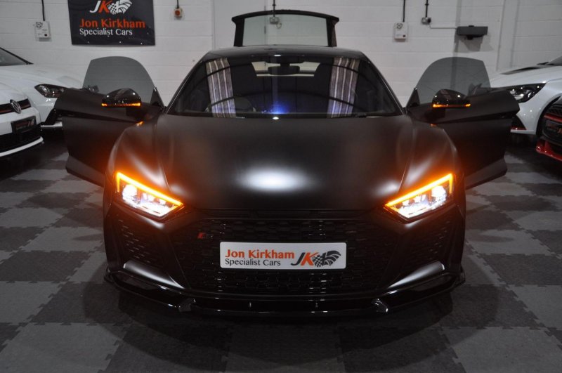 AUDI R8