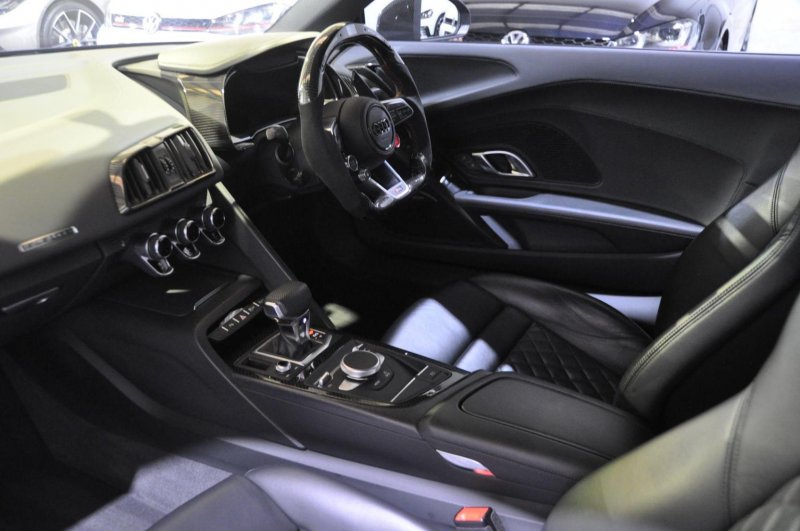 AUDI R8