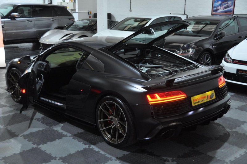 AUDI R8