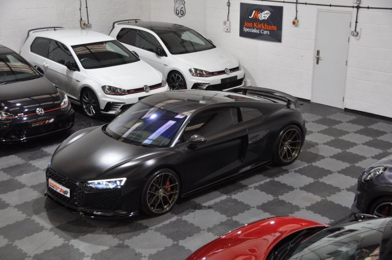 AUDI R8