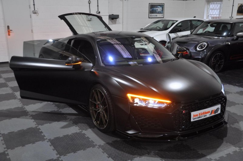 AUDI R8
