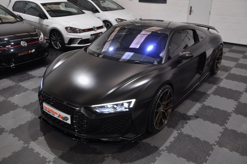 AUDI R8