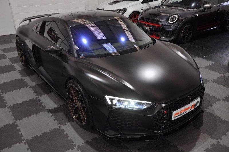 AUDI R8