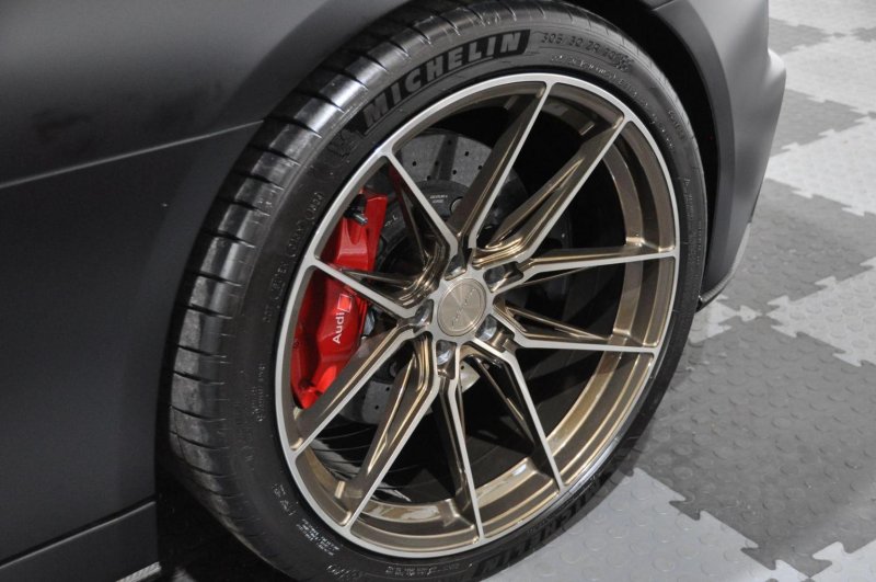 AUDI R8