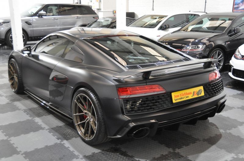 AUDI R8