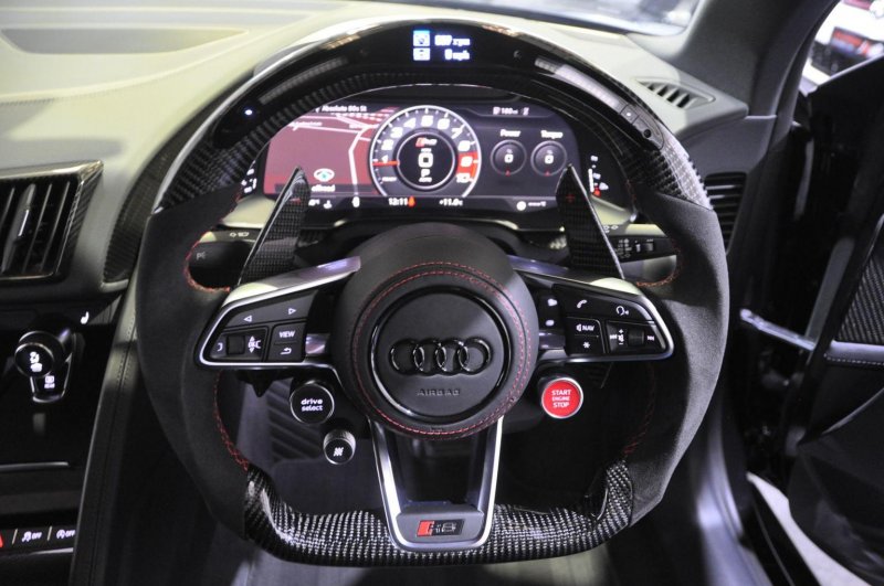 AUDI R8