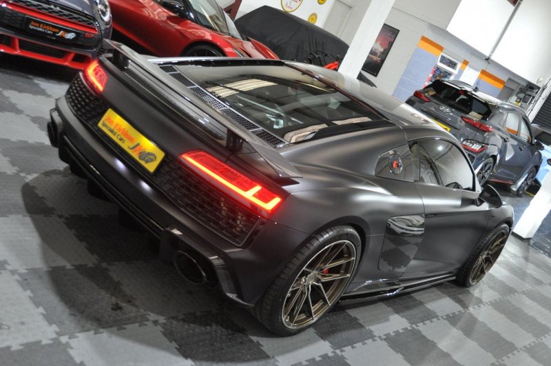 AUDI R8