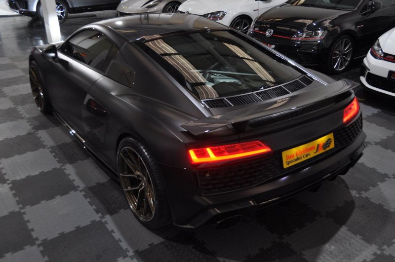 AUDI R8
