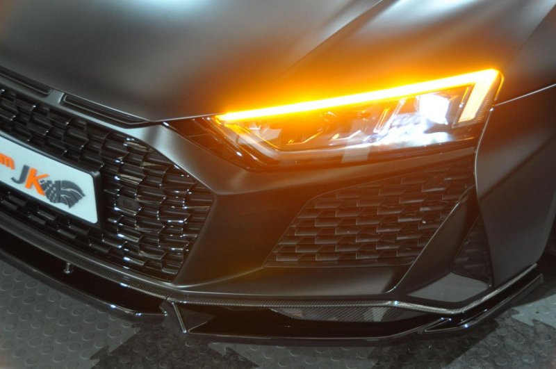 AUDI R8