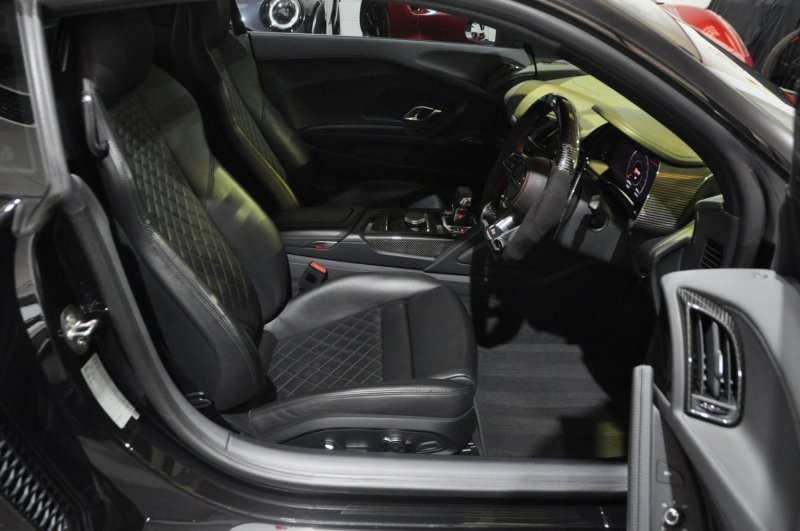 AUDI R8