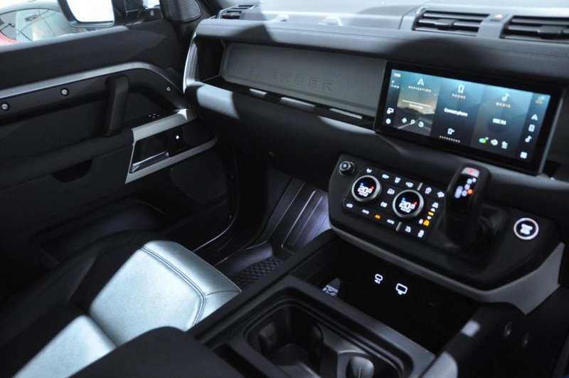 LAND ROVER DEFENDER 90