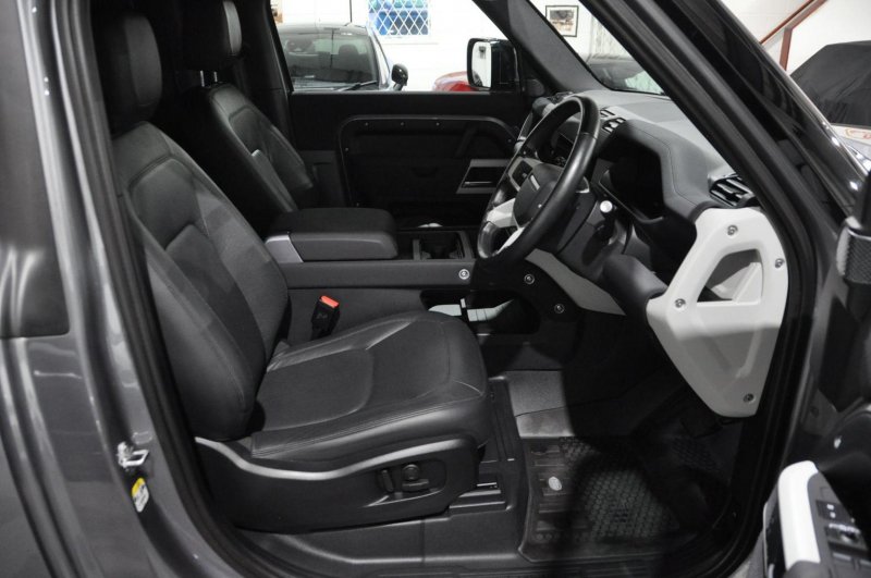 LAND ROVER DEFENDER 90