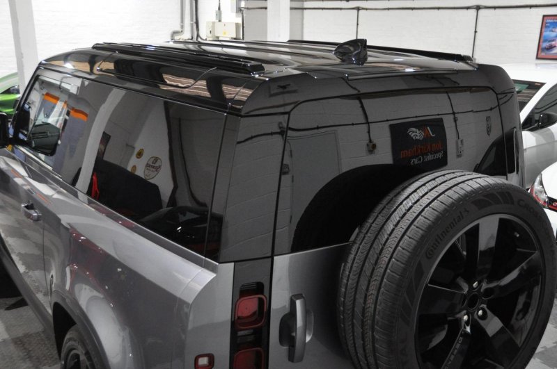 LAND ROVER DEFENDER 90