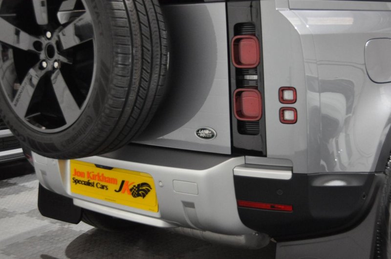 LAND ROVER DEFENDER 90