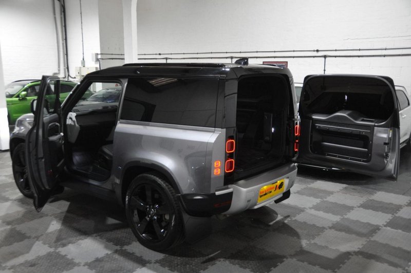 LAND ROVER DEFENDER 90
