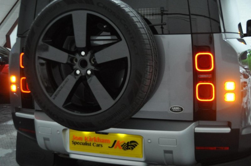 LAND ROVER DEFENDER 90