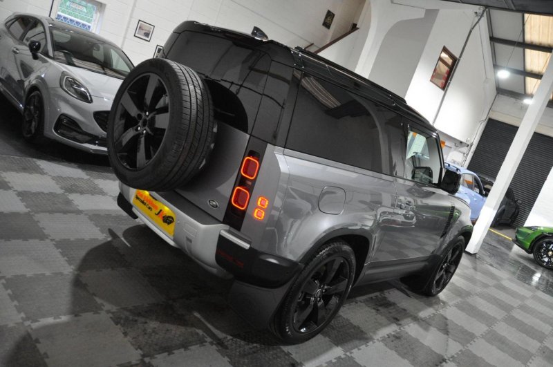 LAND ROVER DEFENDER 90
