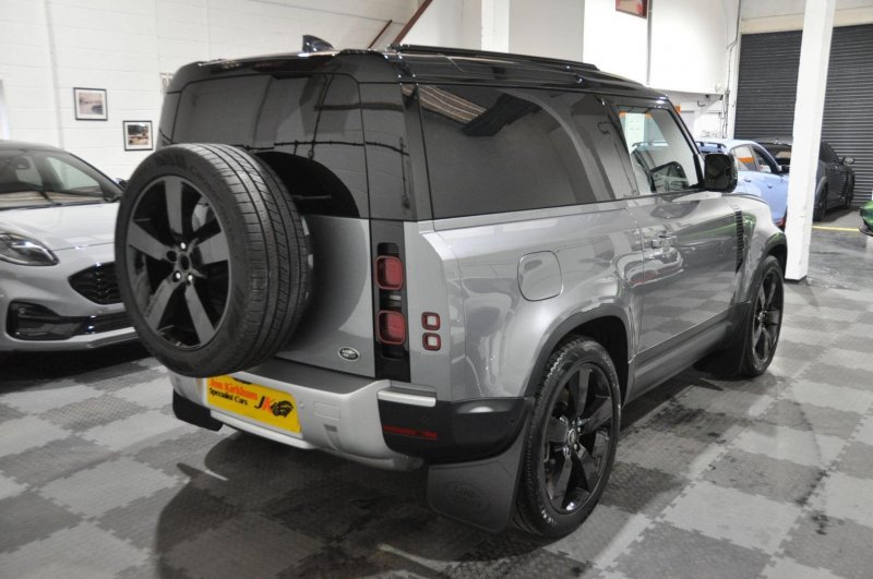 LAND ROVER DEFENDER 90