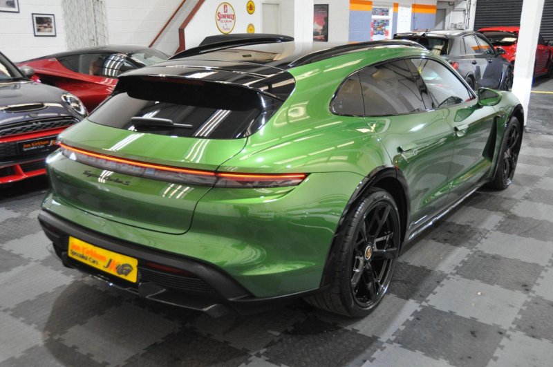 PORSCHE TAYCAN