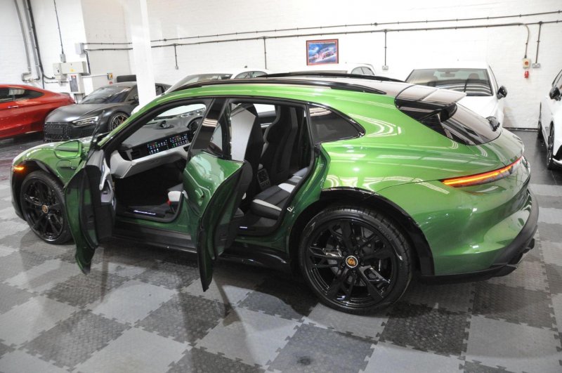 PORSCHE TAYCAN