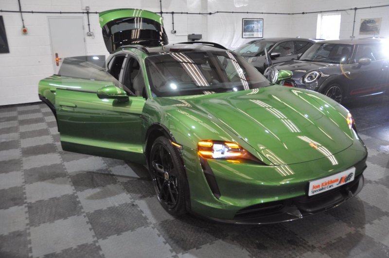 PORSCHE TAYCAN