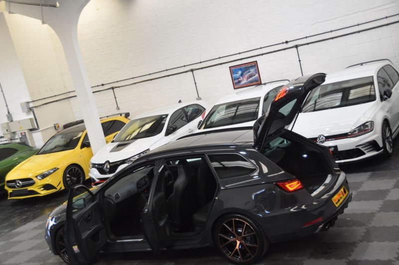 SEAT LEON