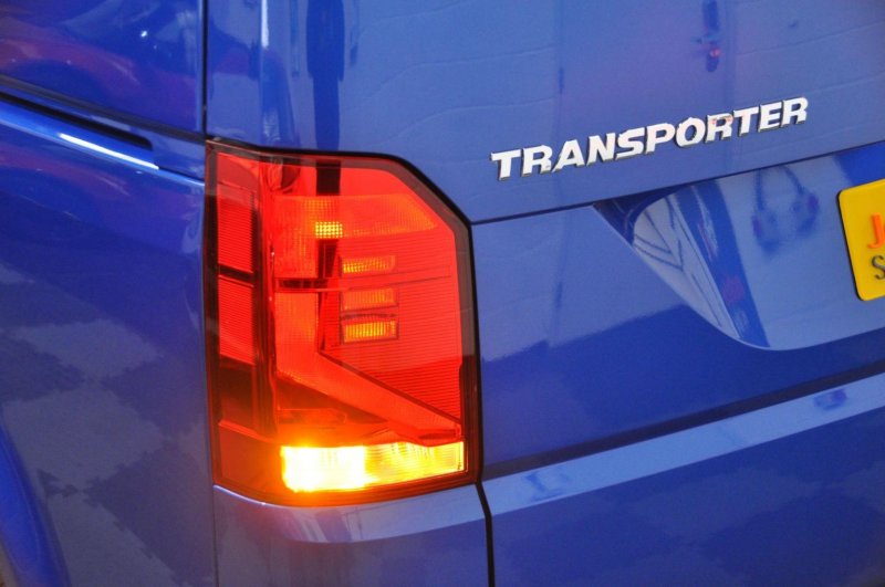 VOLKSWAGEN TRANSPORTER