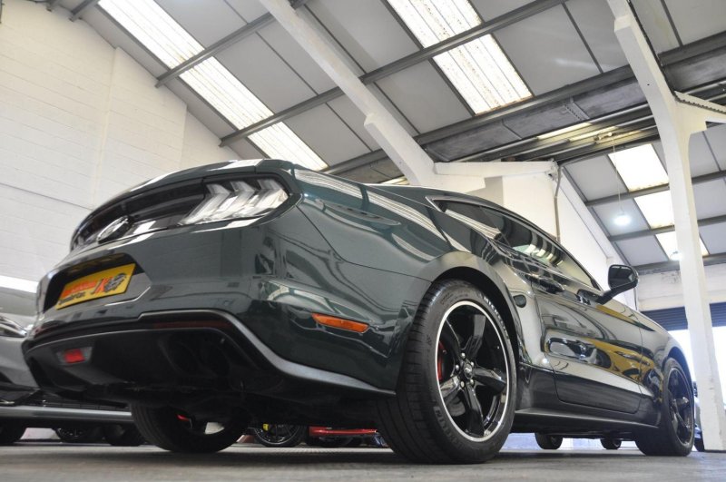 FORD MUSTANG