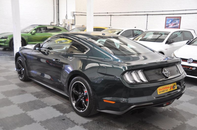 FORD MUSTANG
