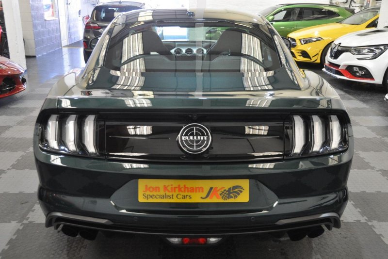 FORD MUSTANG