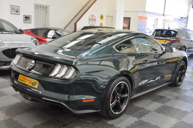 FORD MUSTANG