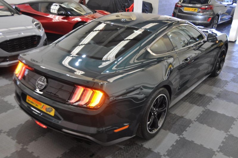 FORD MUSTANG