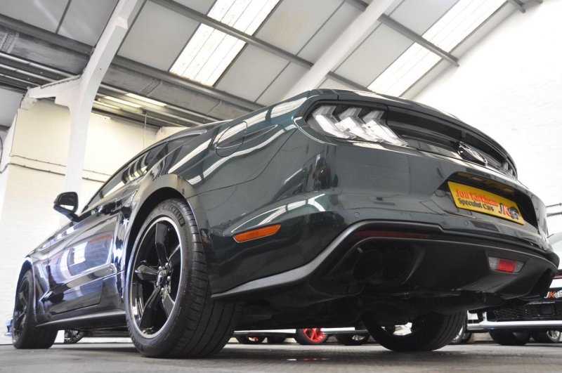 FORD MUSTANG