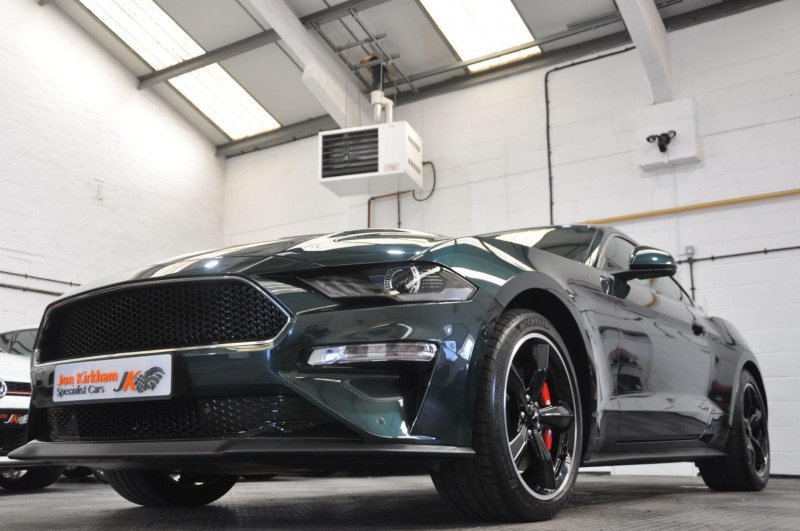 FORD MUSTANG