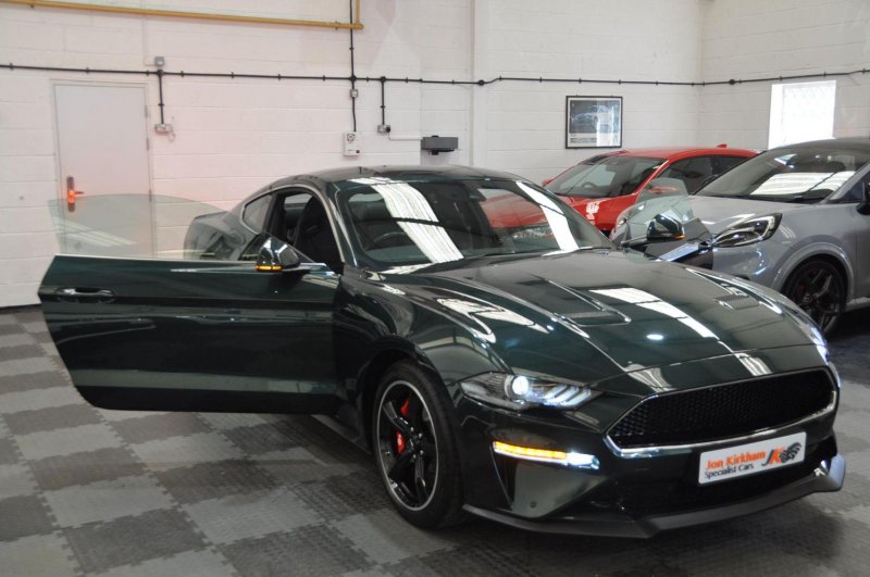 FORD MUSTANG