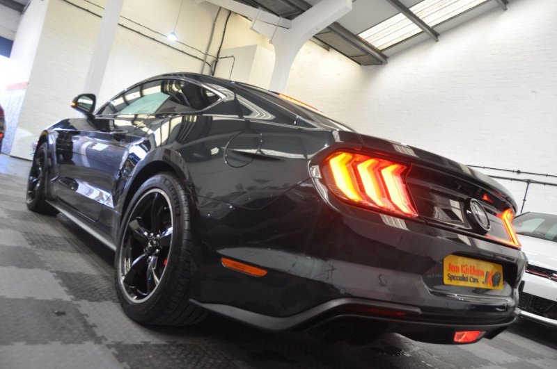 FORD MUSTANG